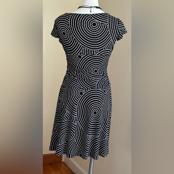 London Times Black & White Polkadots Midi Short Sleeves Empire Dress Waist SZ 8 - Picture 5 of 11